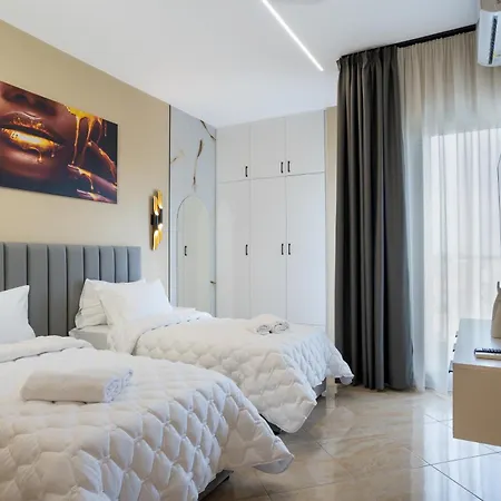 Апартаменты Exclusive Spacious 2bedroom Escape In